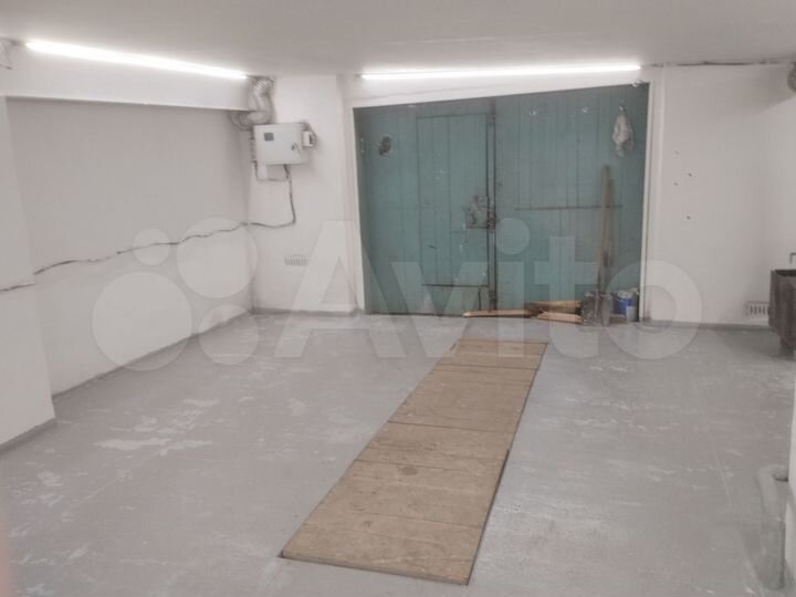 Гараж, > 30 м²