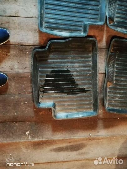 Автомобильные коврики резиновые