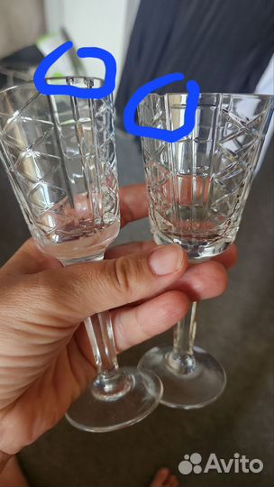 Хрустальные фужеры, конфетница со сколами