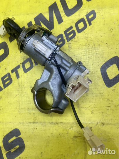 Замок зажигания Toyota Voxy AZR 60