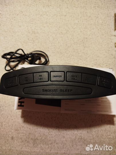 Часы настольные с радио Hyundai