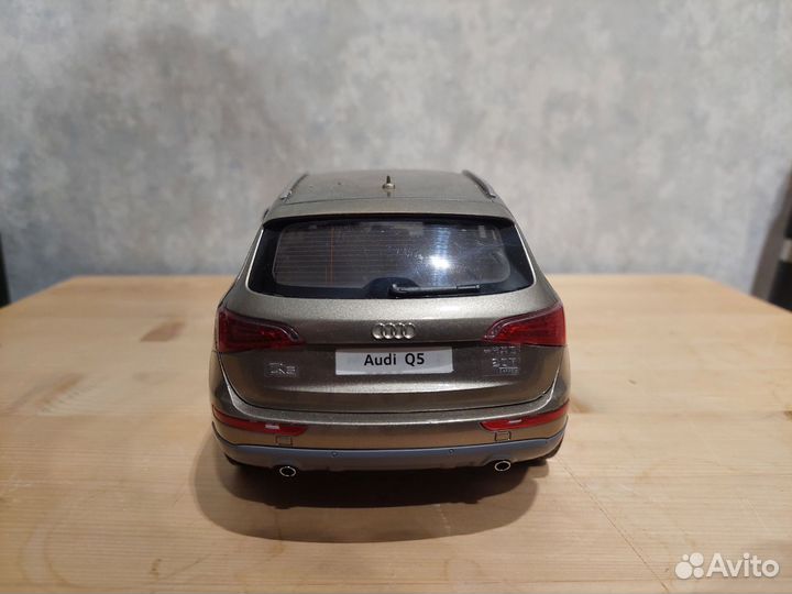 Модель автомобиля 1:18 audi Q5