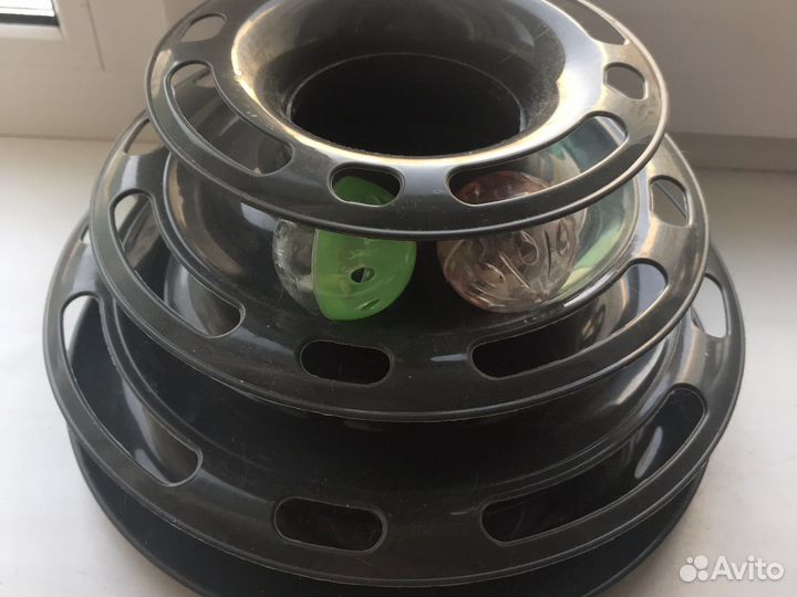 Миски и игрушка для кошк