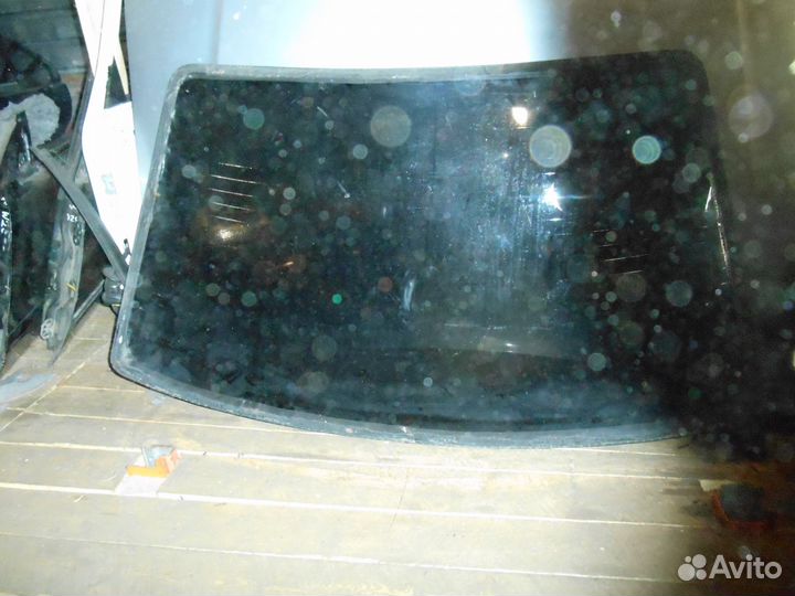 Заднее стекло Audi 100 C3 44 Ауди 100 С3 сигара