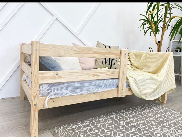 Детская кровать из массива