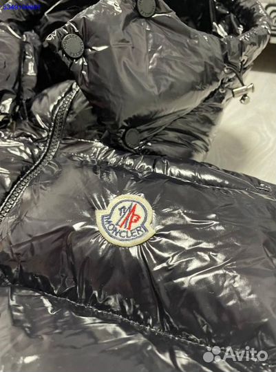 Глянцевая жилетка Moncler