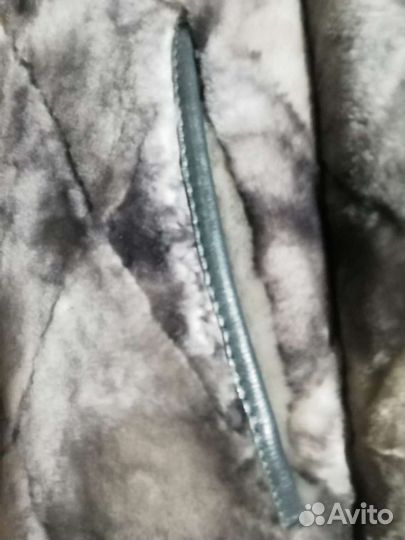 Шуба мутон. Длина 95 см. Серо голубая, практически