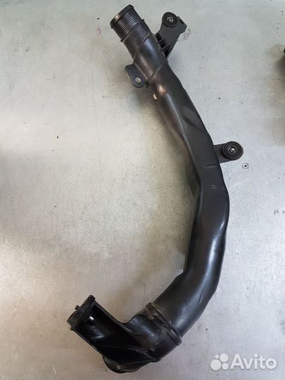 Патрубок интеркулера Audi VW Skoda 2,0TDI