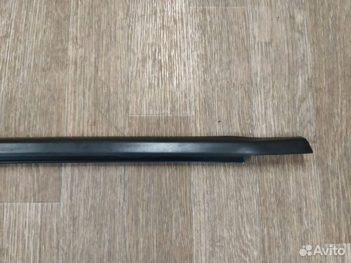 Накладка стекла заднего правого Ford Focus 3