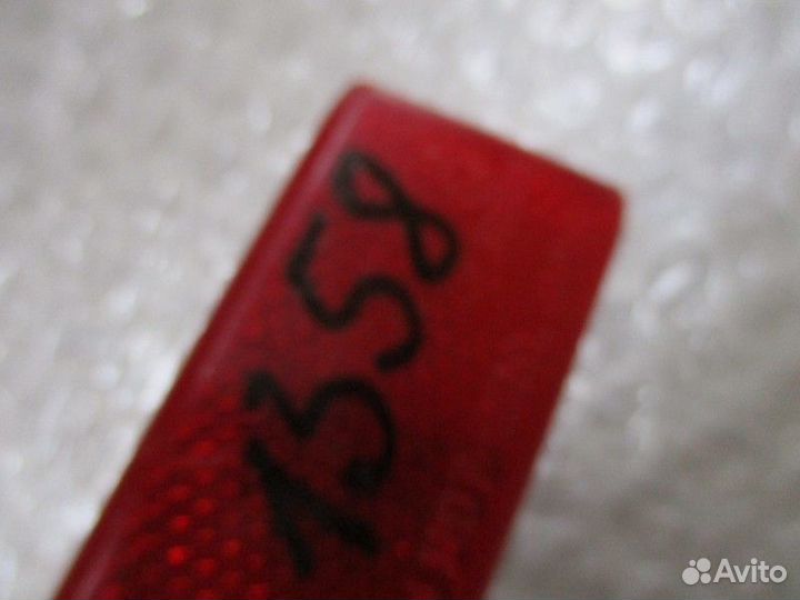 Отражатель в бампер задний левый Mitsubishi