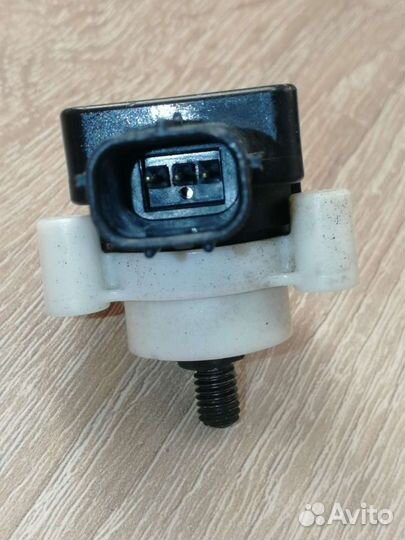 Датчик дорожного просвета Subaru 84031FG000 задний