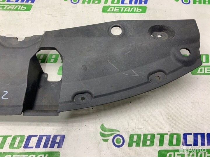 Накладка замка капота передняя Toyota Avensis