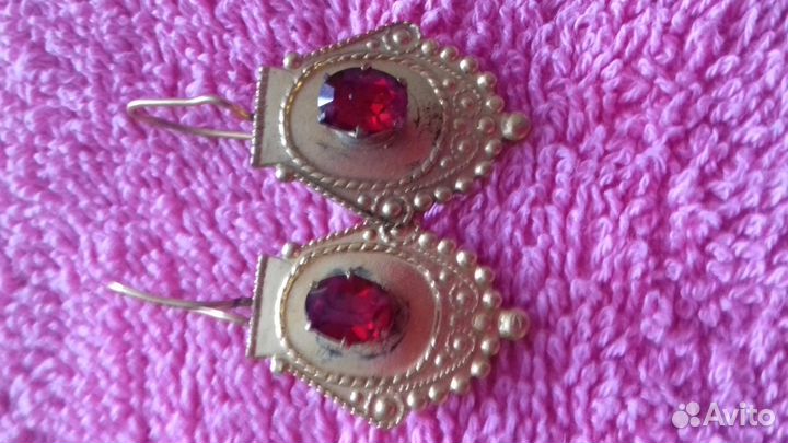 Старинные брошки И серги С красным камнем