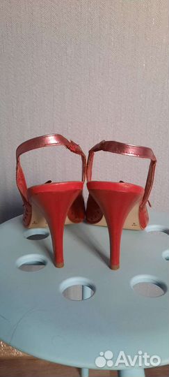 Кожаные босоножки на каблуке 40 р-р