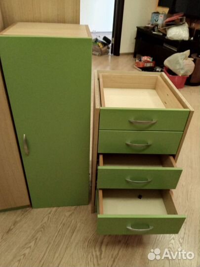 Система: компьютерный стол с полками и шкаф-пенал