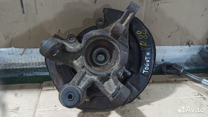 Кулак задний левый Toyota Highlander 3.5 2GR-FE