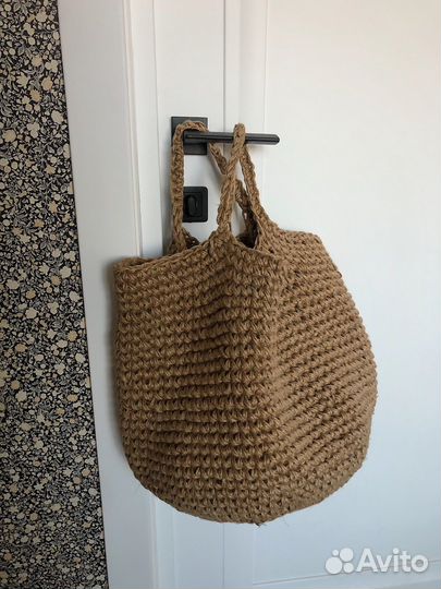 Вязаная интерьерная корзина из джута