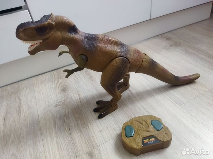 Динозавр на пульте игрушка