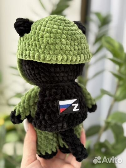 Вязаный военный талисман