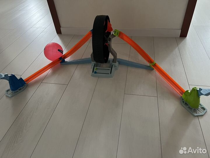 Трек Hot Wheels Круговое противостояние