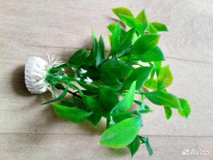 Грот и искусственные растения для аквариума