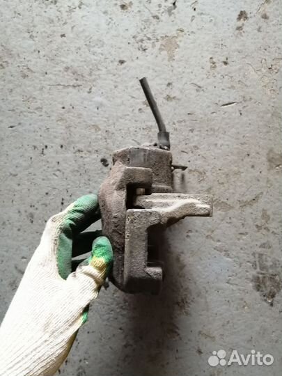 Суппорт передний левый Audi a6 (c5)