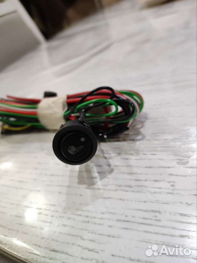 Кнопка подогрева сидений Емеля