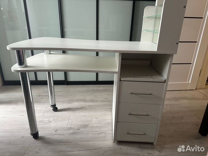 Стол для маникюра бу