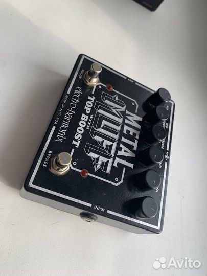 EHX Metall Muff top bust