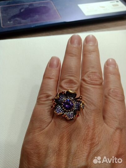 Массивное кольцо с фиолетовым цирконом 19 мм