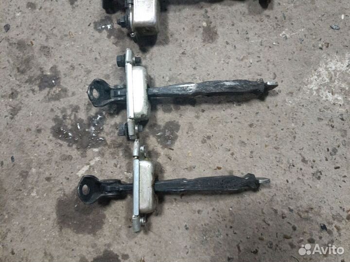 Ограничитель двери п.п з.л з. п Киа Сид 2