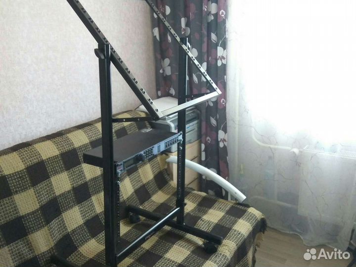 Рековая стойка для муз.оборудования