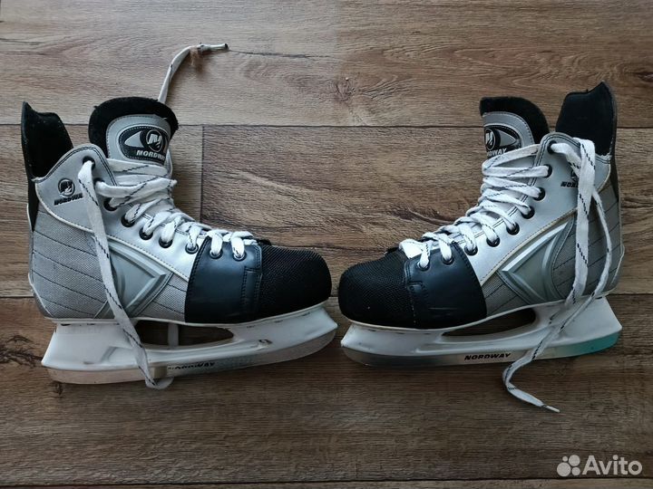 Коньки хоккейные