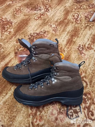 Горные ботинки