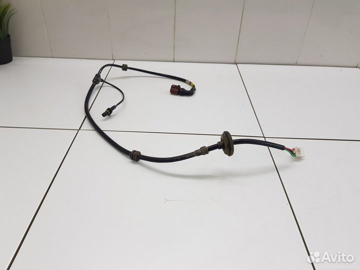 Электропроводка левого датчика скорости и ABS