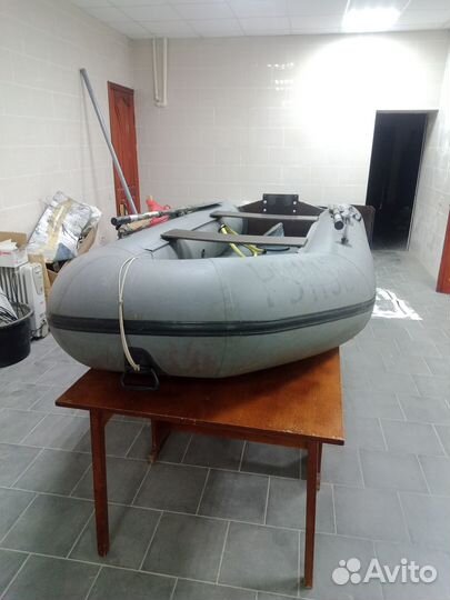 Моторная лодка с мотором