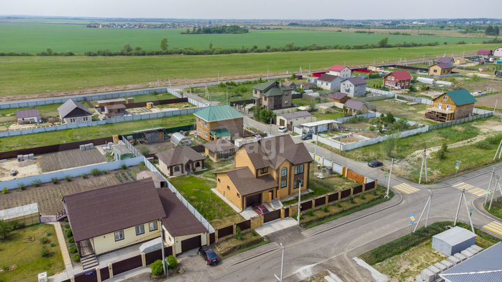 Дом 242,2 м² на участке 14,8 сот.