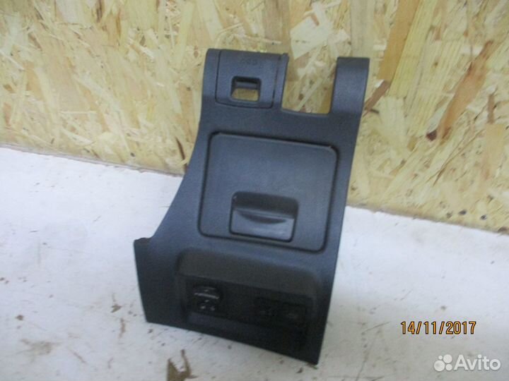 Накладка торпеды под рулем L Тойота Королла 150