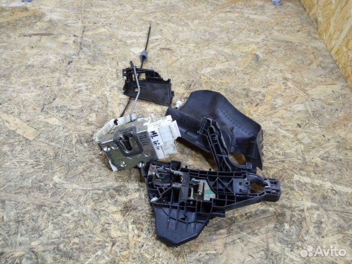 Замок двери передний правый Mercedes Benz Ml W164