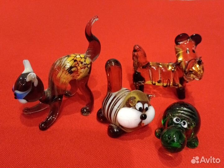 Стеклянные статуэтки
