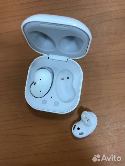 Наушники с микрофоном Samsung Galaxy Buds Live SM