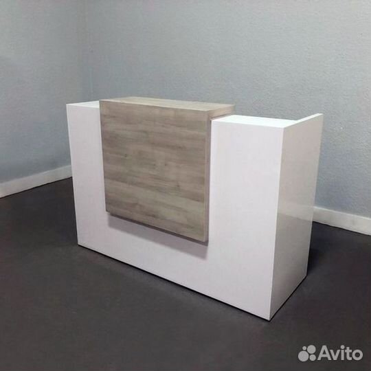 Стойка ресепшн