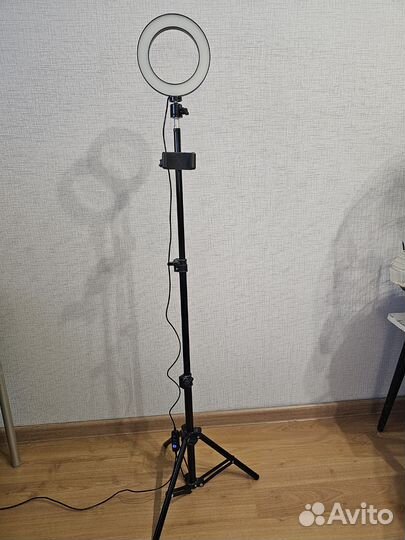 Кольцевая лампа со штативом