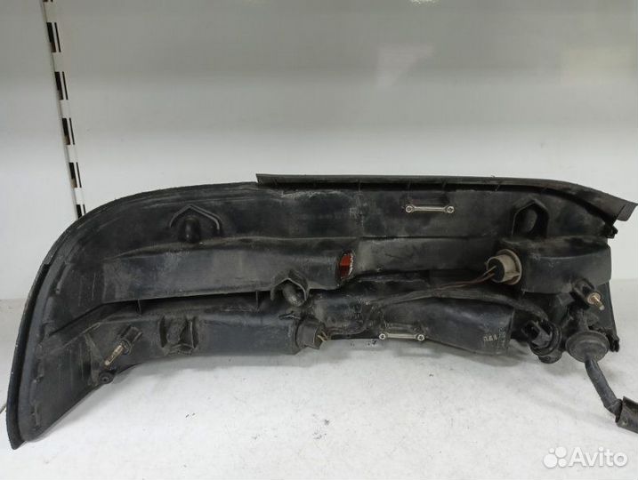 Фонарь задний правый Toyota Vista CV30 2CT 1992