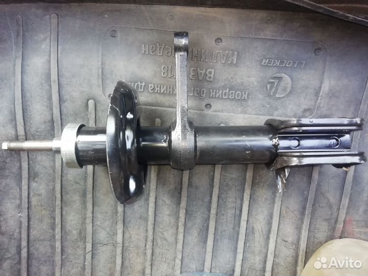 Передняя левая стойка