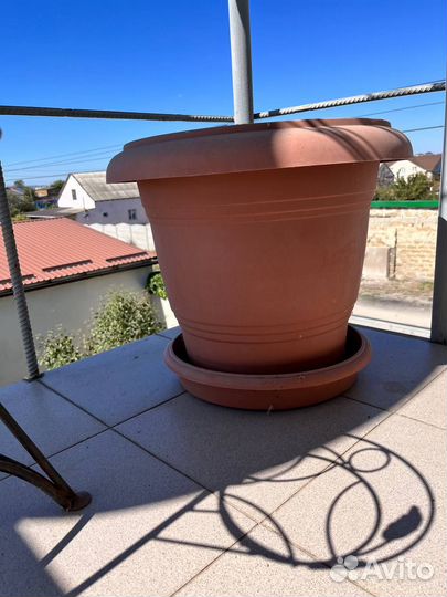 Горшок для цветов с поддоном новый