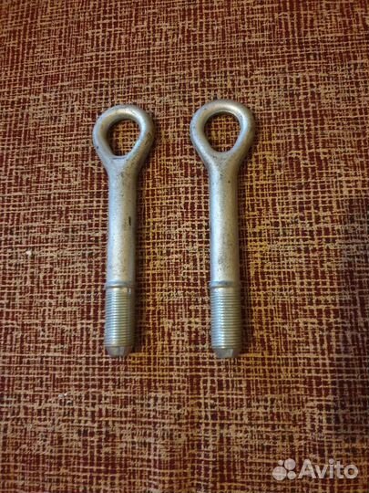 Буксировочный болт (рым-болт) от toyota rav4 2008