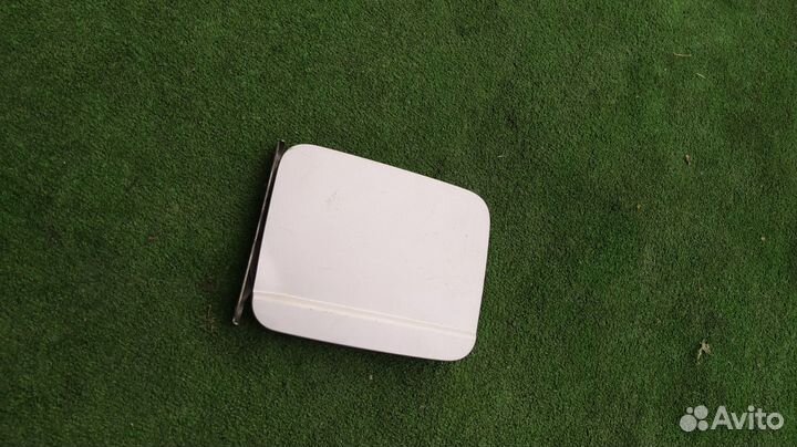 Лючок бензобака Nissan Serena QR20DE 2002