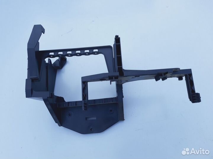 Кронштейн блока реле Skoda Fabia