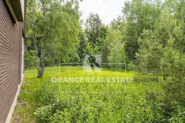 Коттедж 370 м² на участке 17 сот.